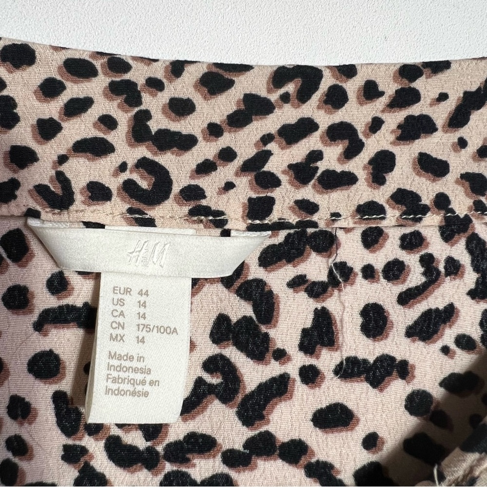 H&M Beige and Black‎ Patterned Short Sleeve Top - Picture 6 of 9